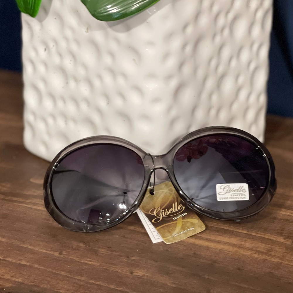 Giselle Sunglasses UV protected NWT